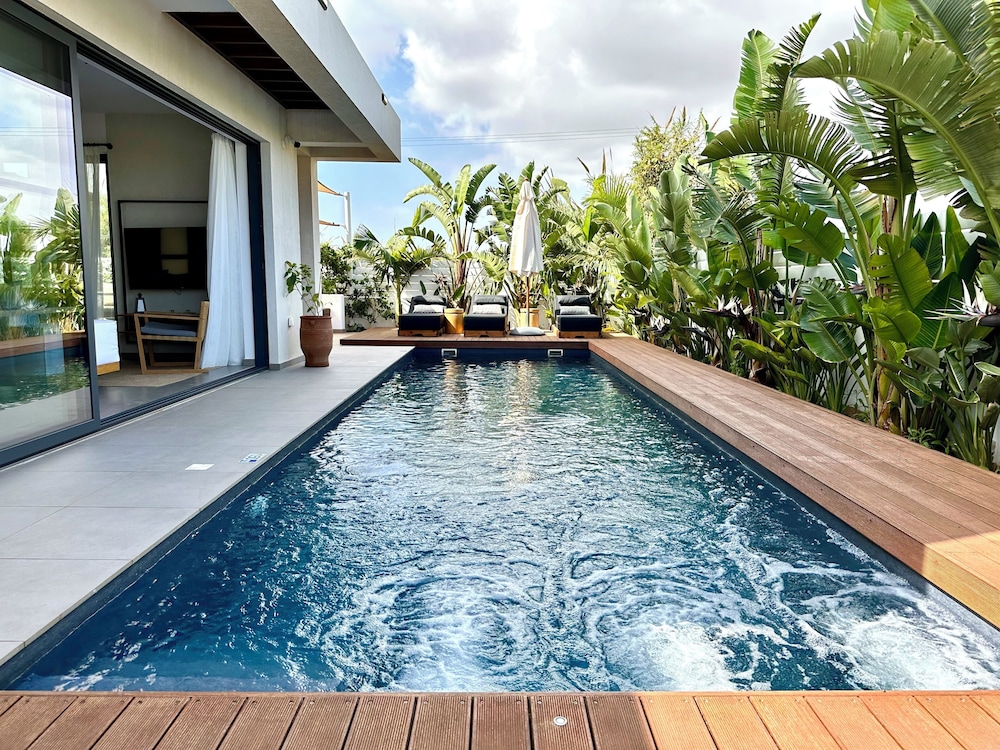 Lora Pearl Luxury Villa 64/66