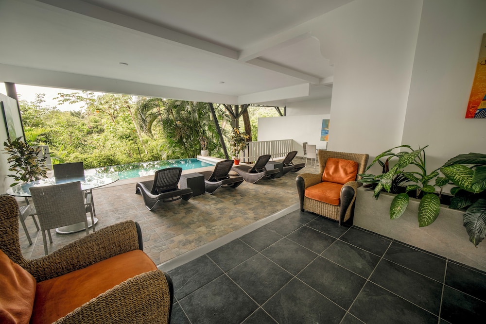 Shana By The Beach Manuel Antonio 54/74