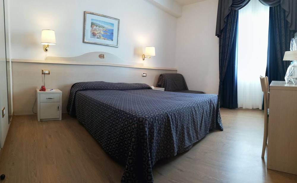 ROOM, QUADRUPLE, SEA VIEW, BALCONY