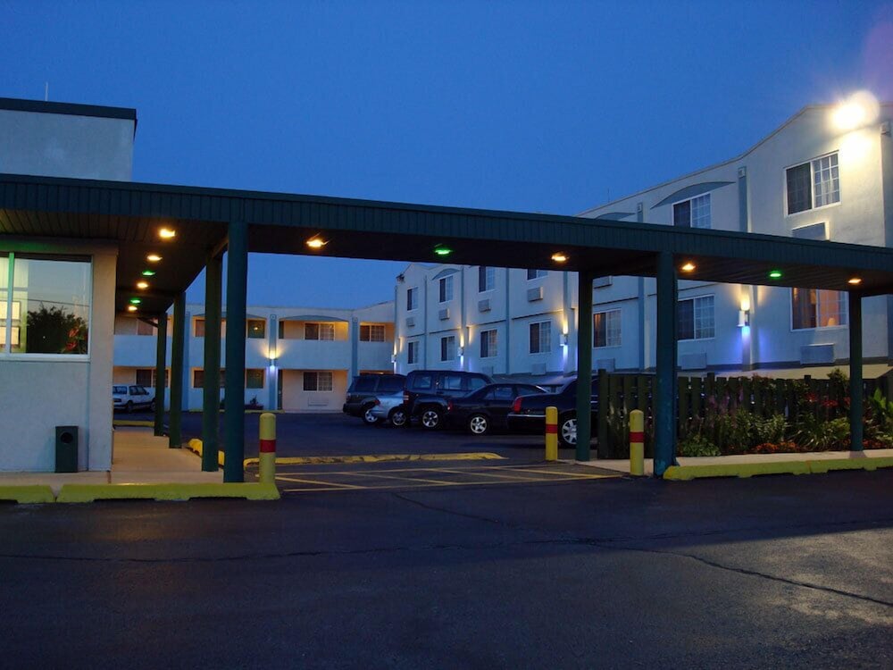 O Hare Inn & Suites 1/43