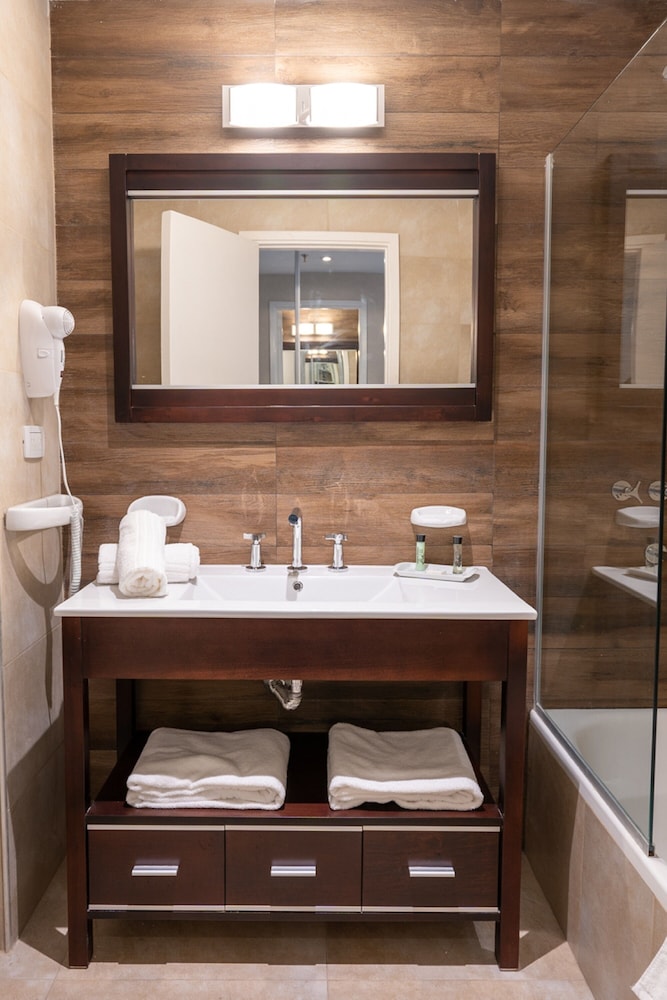 Howard Johnson By Wyndham La Plata 25/28