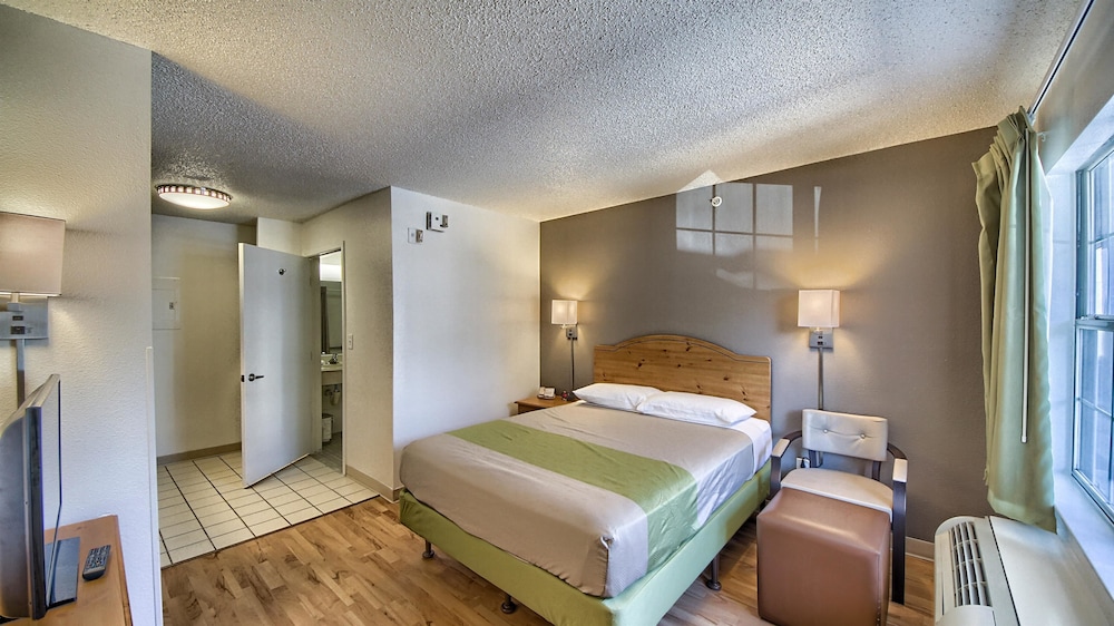 Studio 6 Extended Stay - San Antonio, TX - Six Flags 30/58