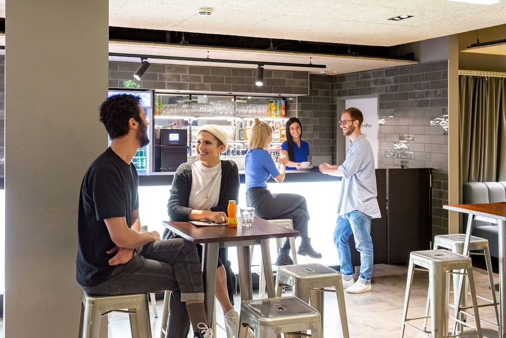 restaurant-cafeteria