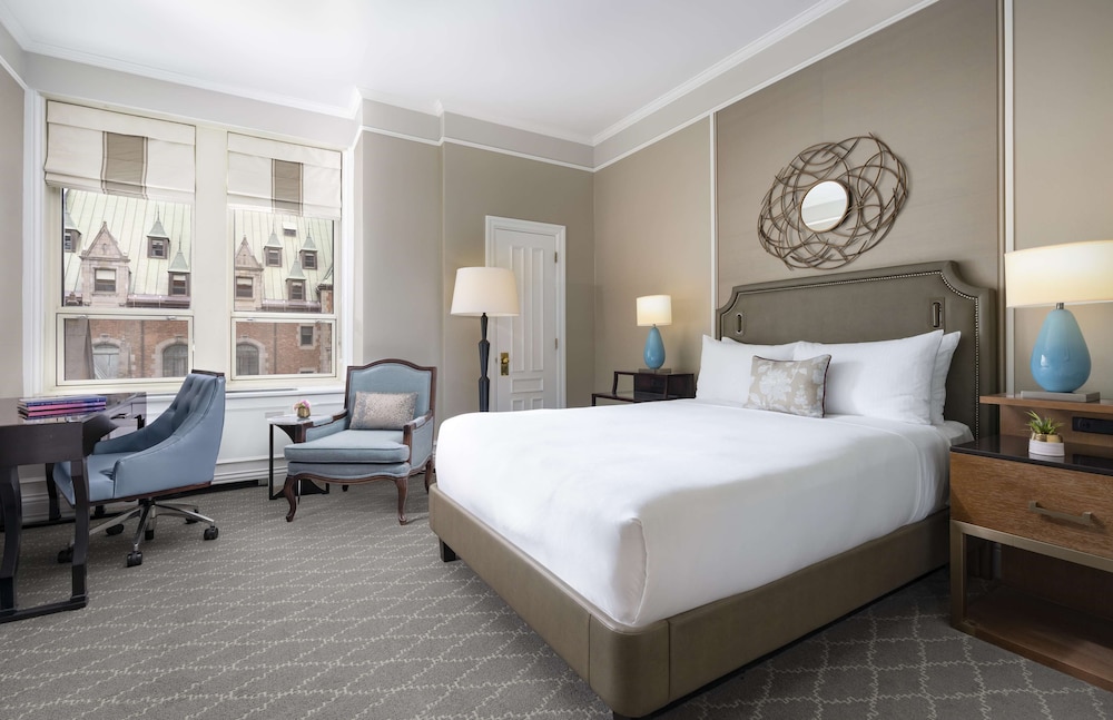 Fairmont, Queen Bed