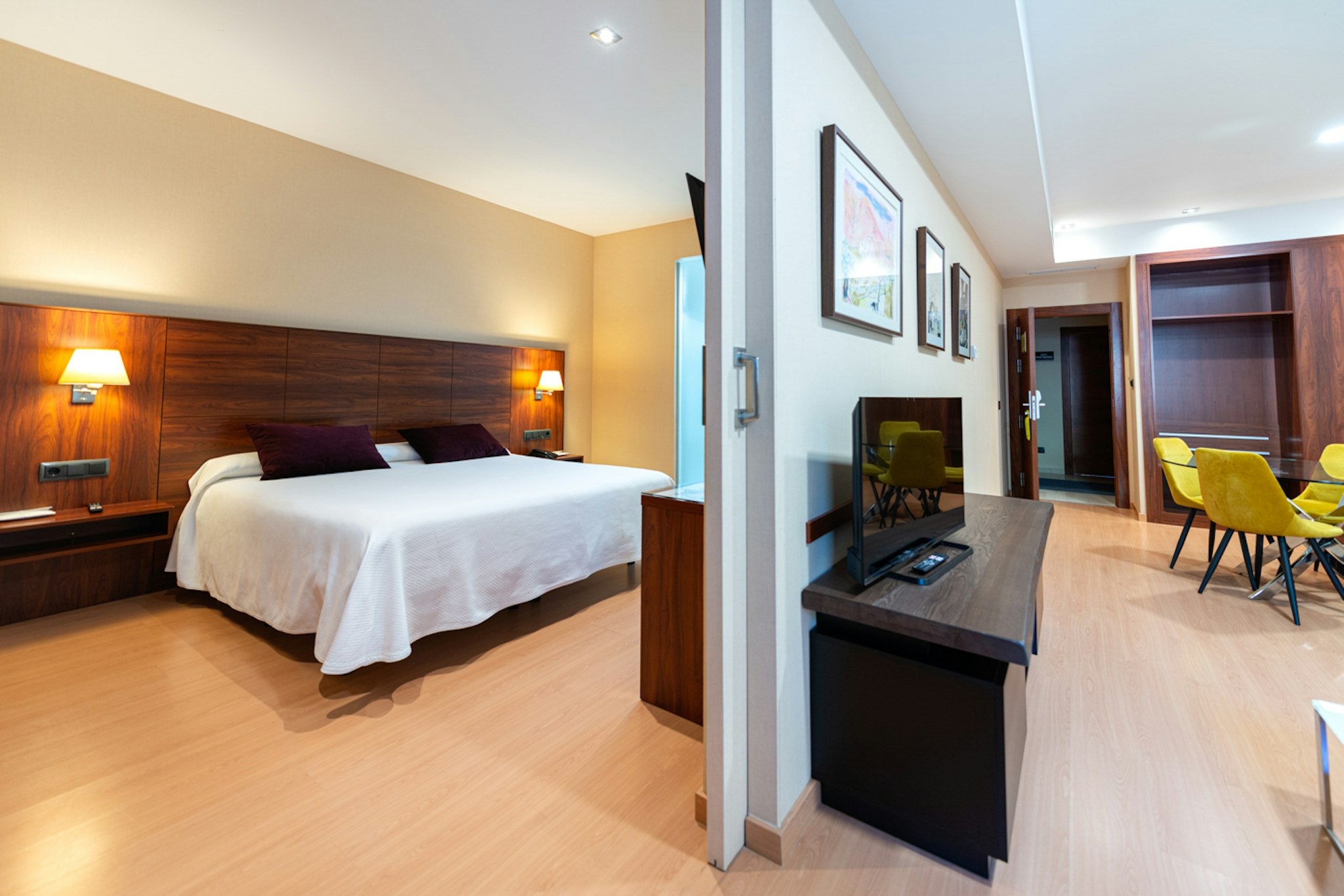 جناح جونيور، Hotel Riscal 2/3