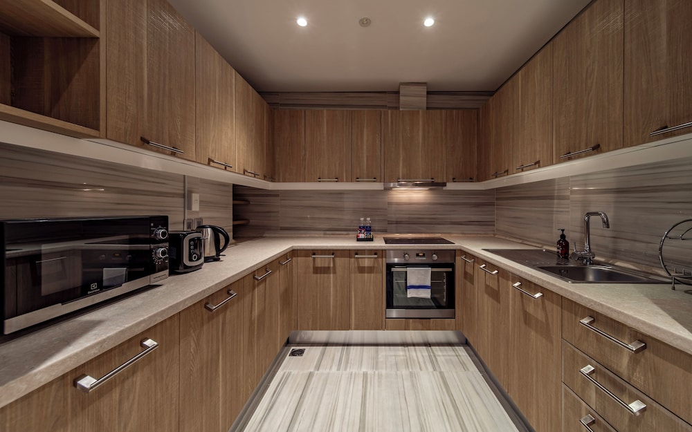 SHERWOOD SUITES 39/74
