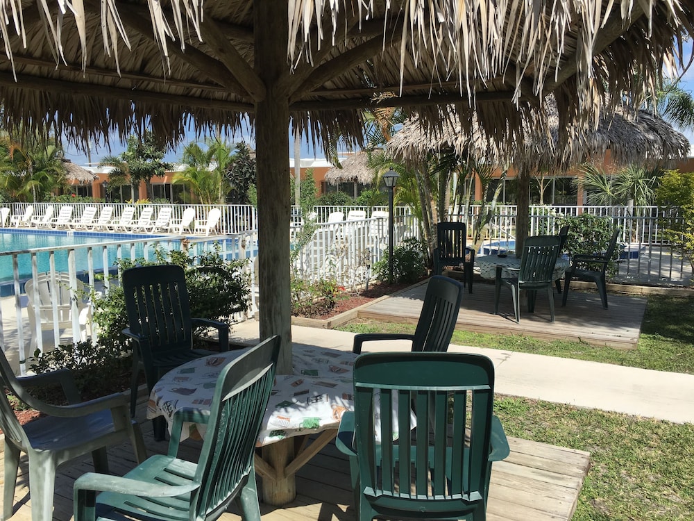 Warm Mineral Springs Motel 24/45