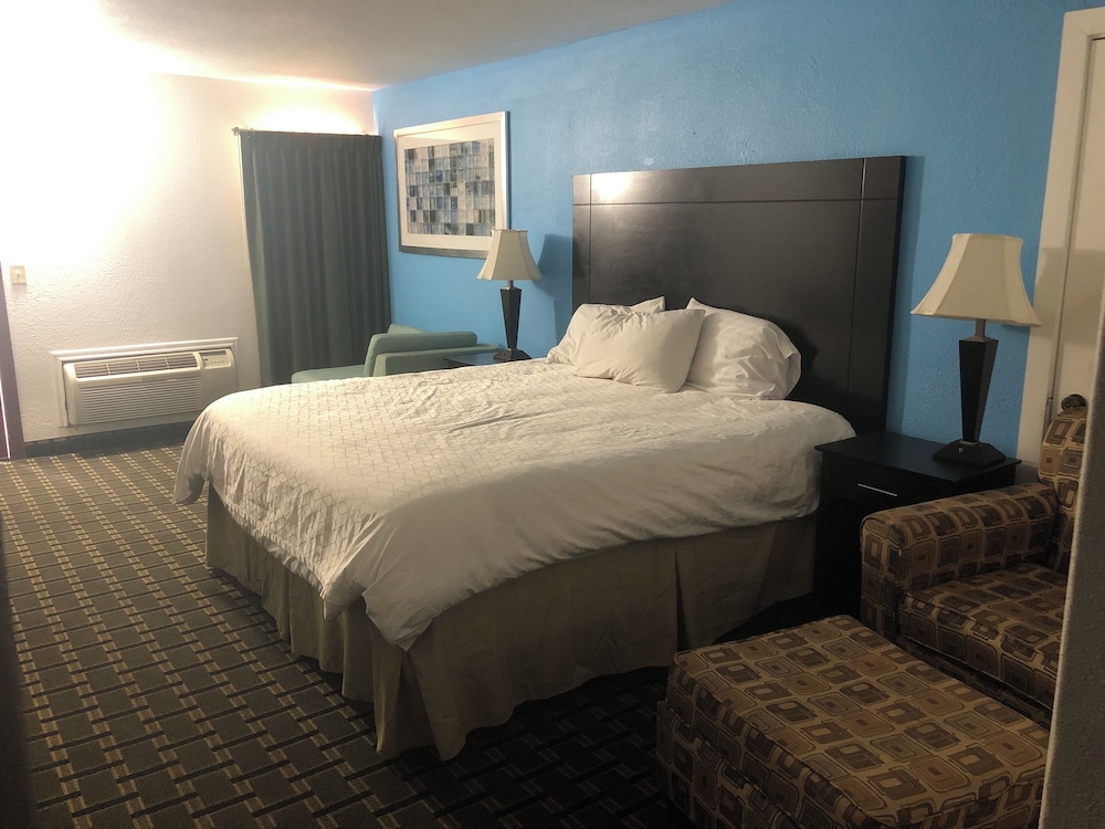 Executive Inn 15/28