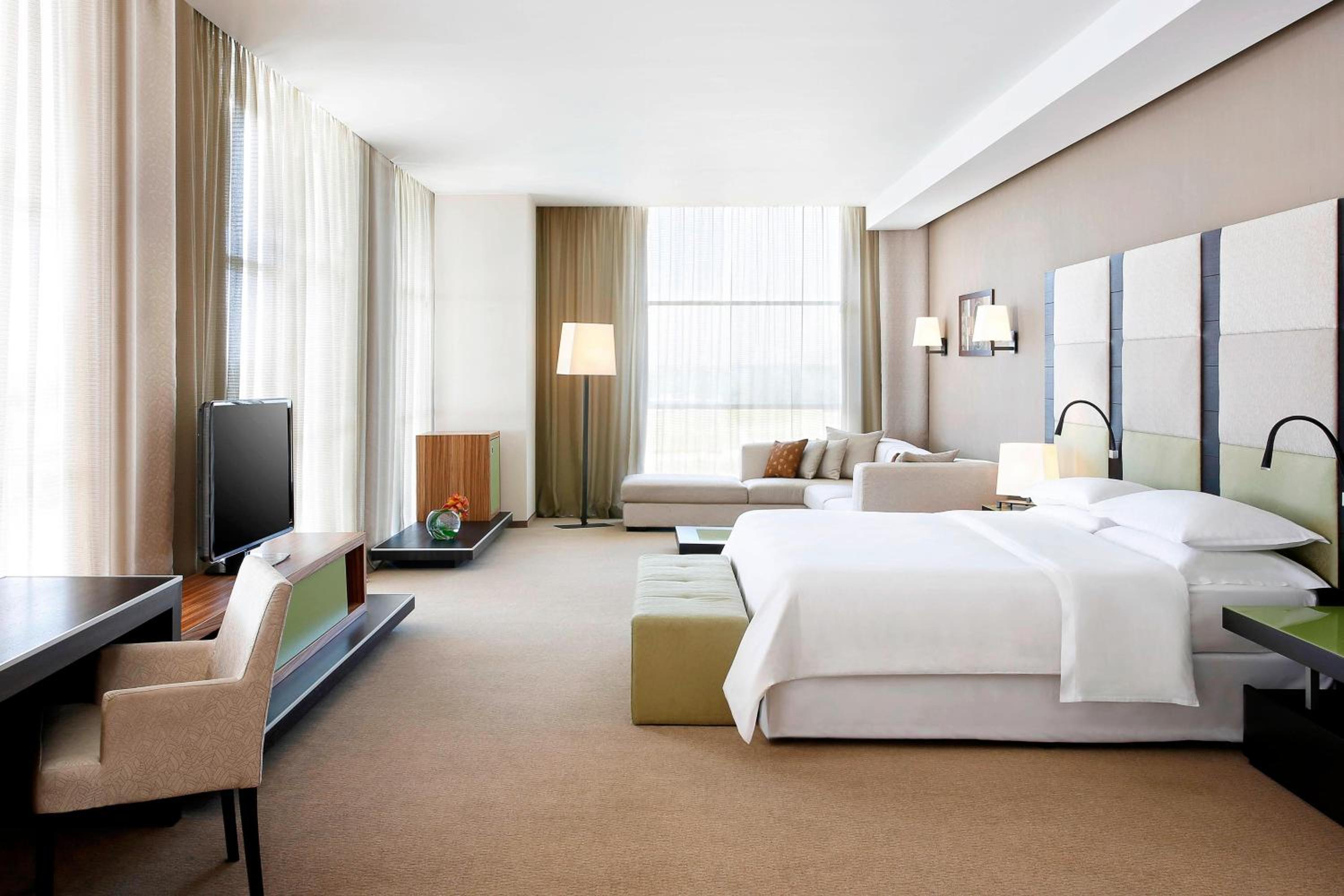 Diplomat, Suite