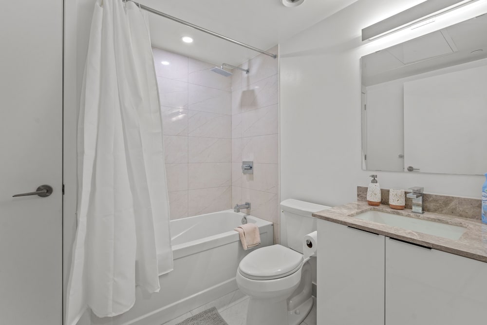 Teahouse Condos in Downtown Toronto 50/50