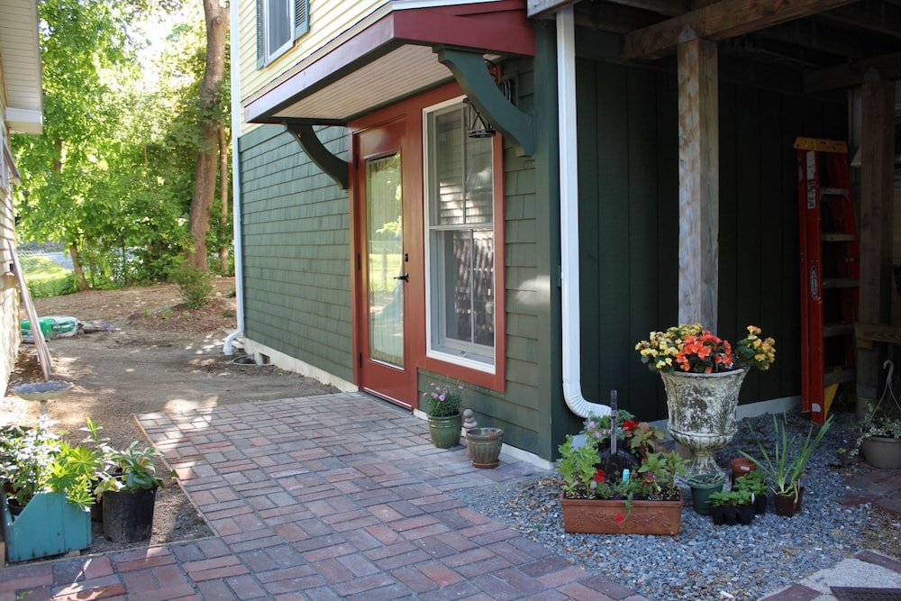 Holbrook House Bed and Breakfast- Bar Harbor ME 1/50