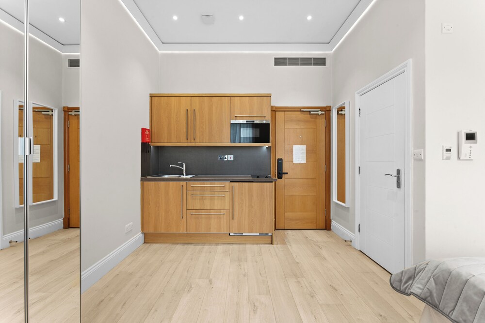 Guilford Street Apartments 4/50