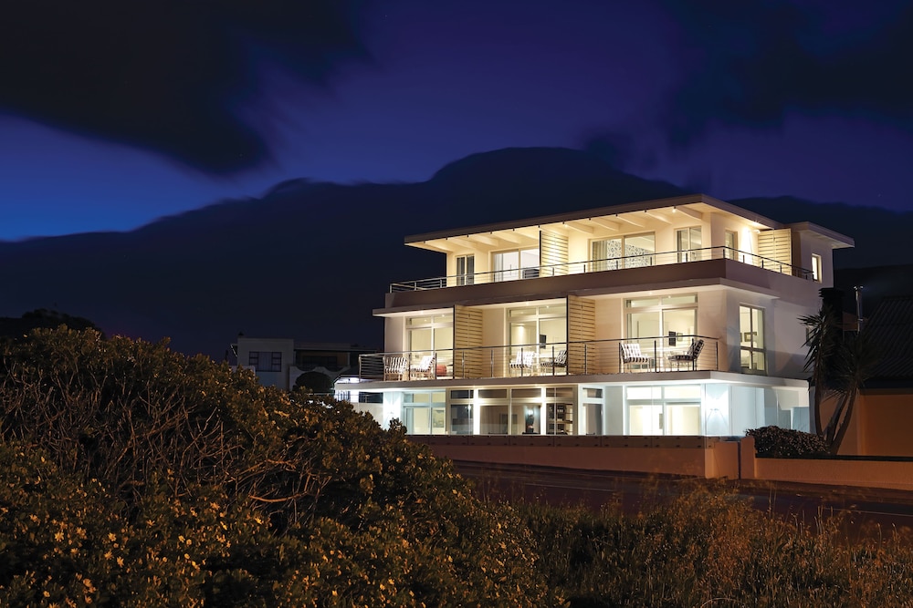 One Marine Drive Boutique Hotel 7/73