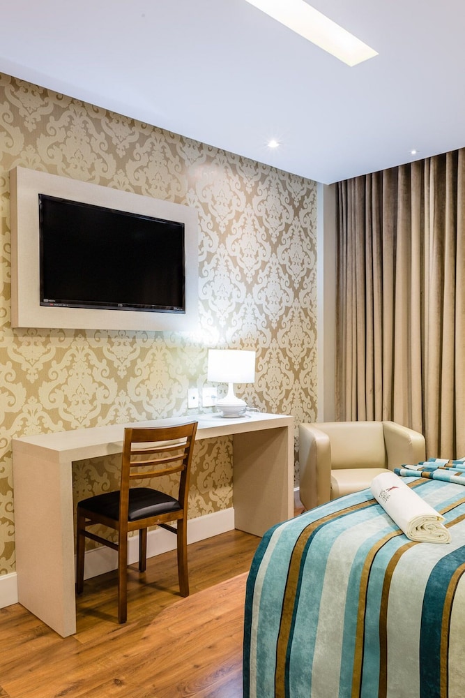 Vogue Hotel 24/60