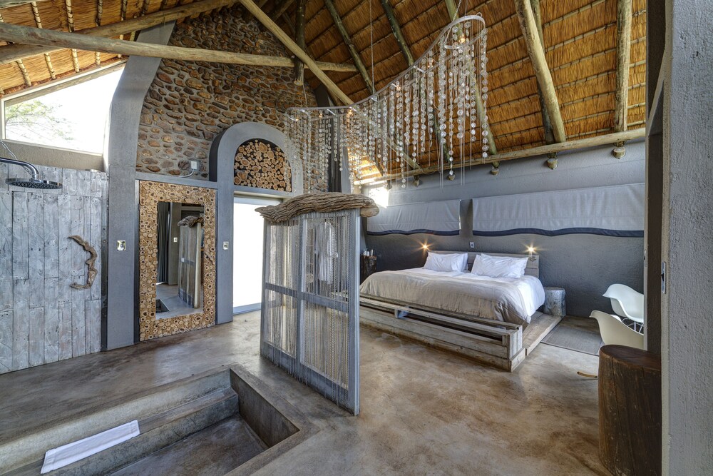 Naankuse Lodge 25/65