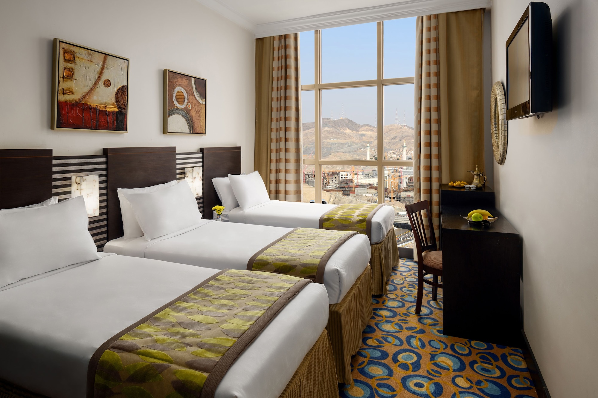 ROOM, QUADRUPLE