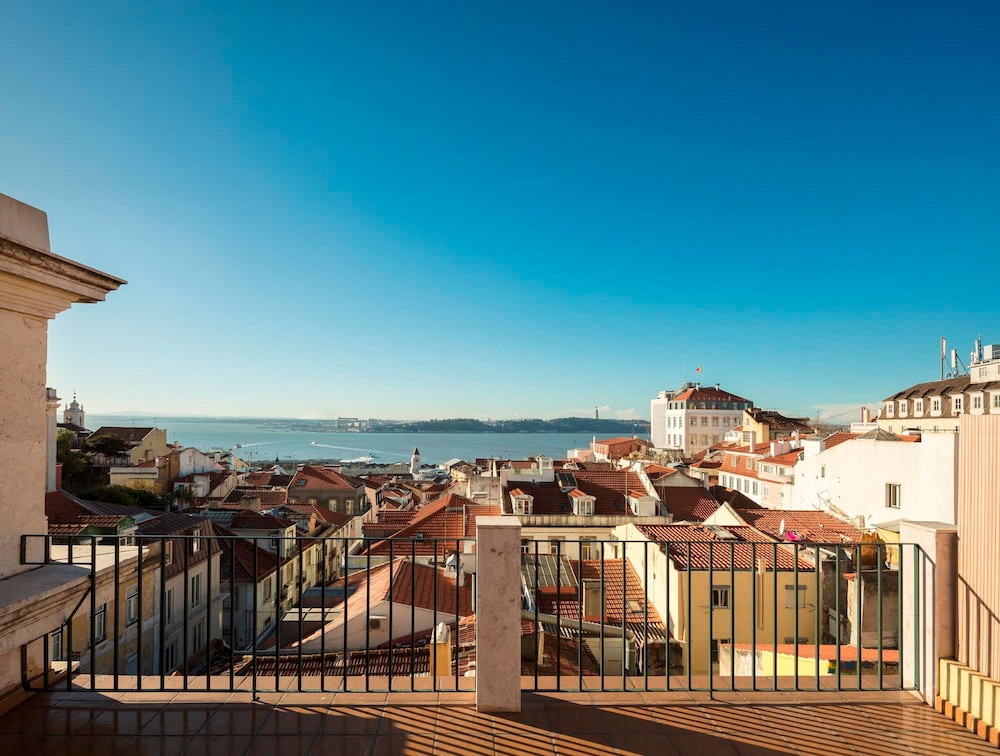 Palacio Camoes Lisbon Serviced Apartments 44/50