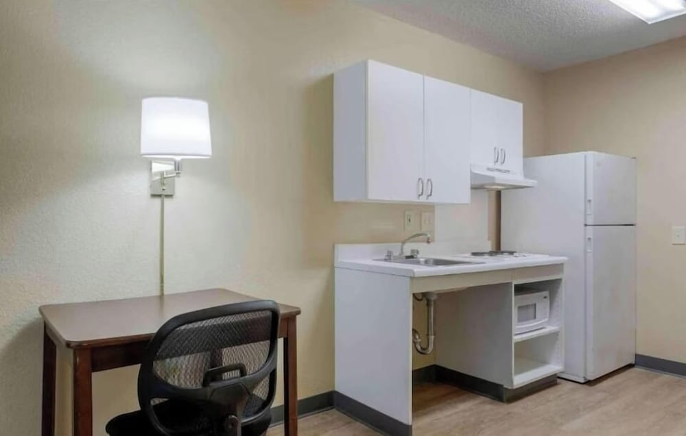Studio 6 Extended Stay Rochester Greece NY 33/57