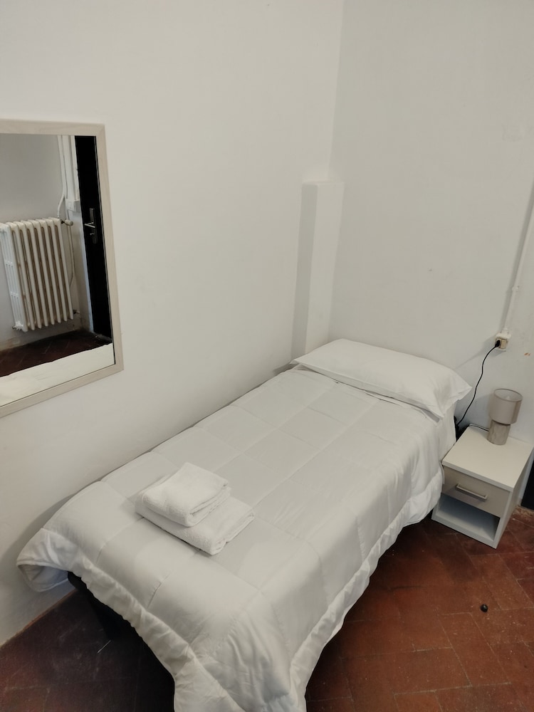 Hostel 7 Santi 12/50