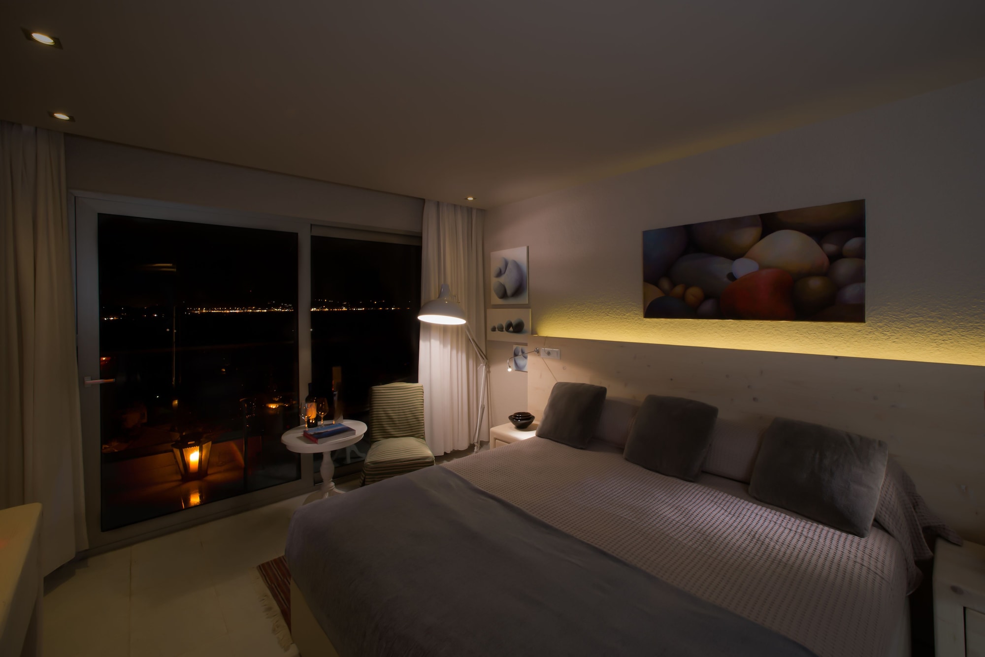 SUPERIOR, DOUBLE OR TWIN BED