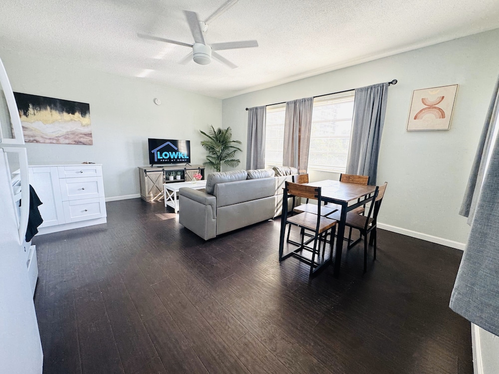 Bayview Regency Apartments By Lowkl 34/50