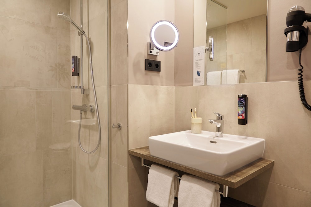 Holiday Inn - the niu, Hub Dusseldorf Messe by IHG 72/73
