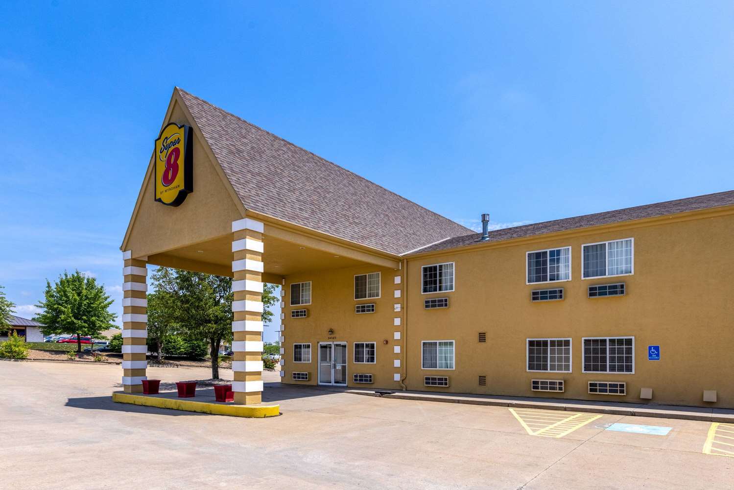 Super 8 by Wyndham De Soto 35/42