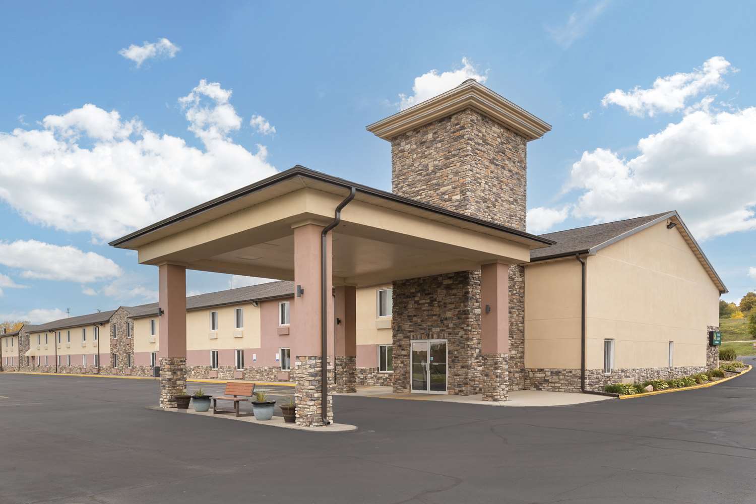 Quality Inn Newton at I-80 1/24