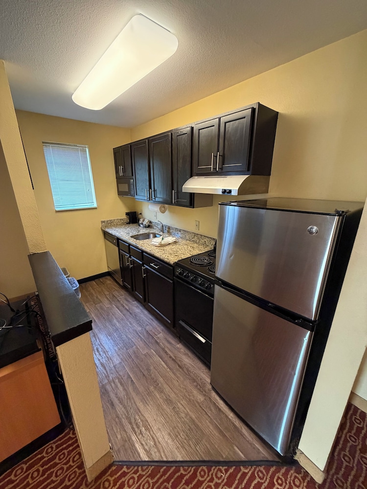 MainStay Suites Bloomington near University 13/42