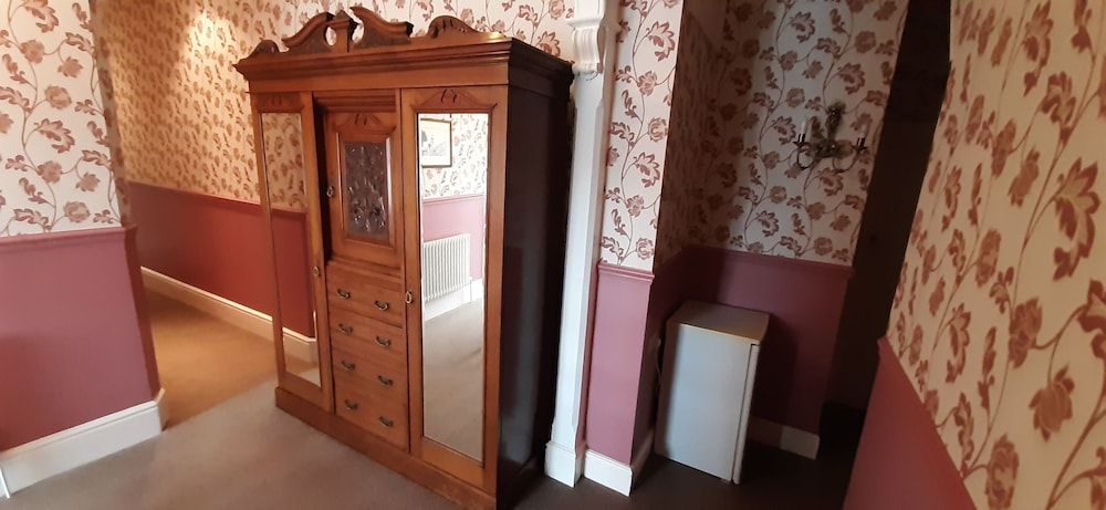 Brooke House 24/44