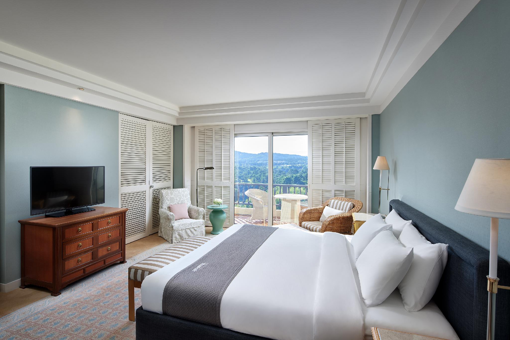 Mountain, Superior, Suite