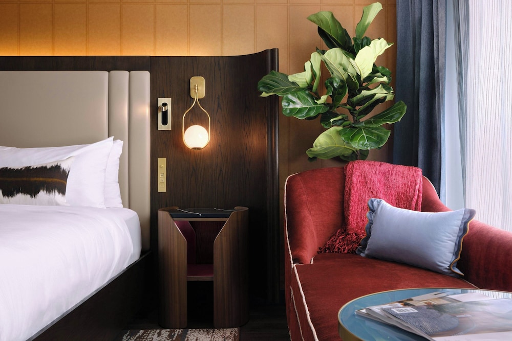 Hotel Trinity, Autograph Collection 7/26
