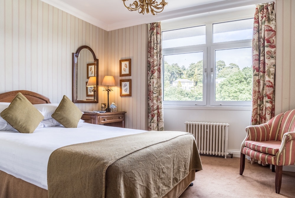 COZY, DOUBLE BED