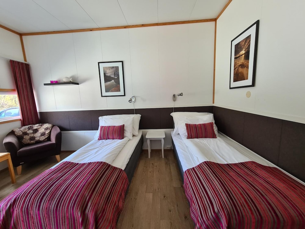 Tjeldsundbrua Hotel 12/50