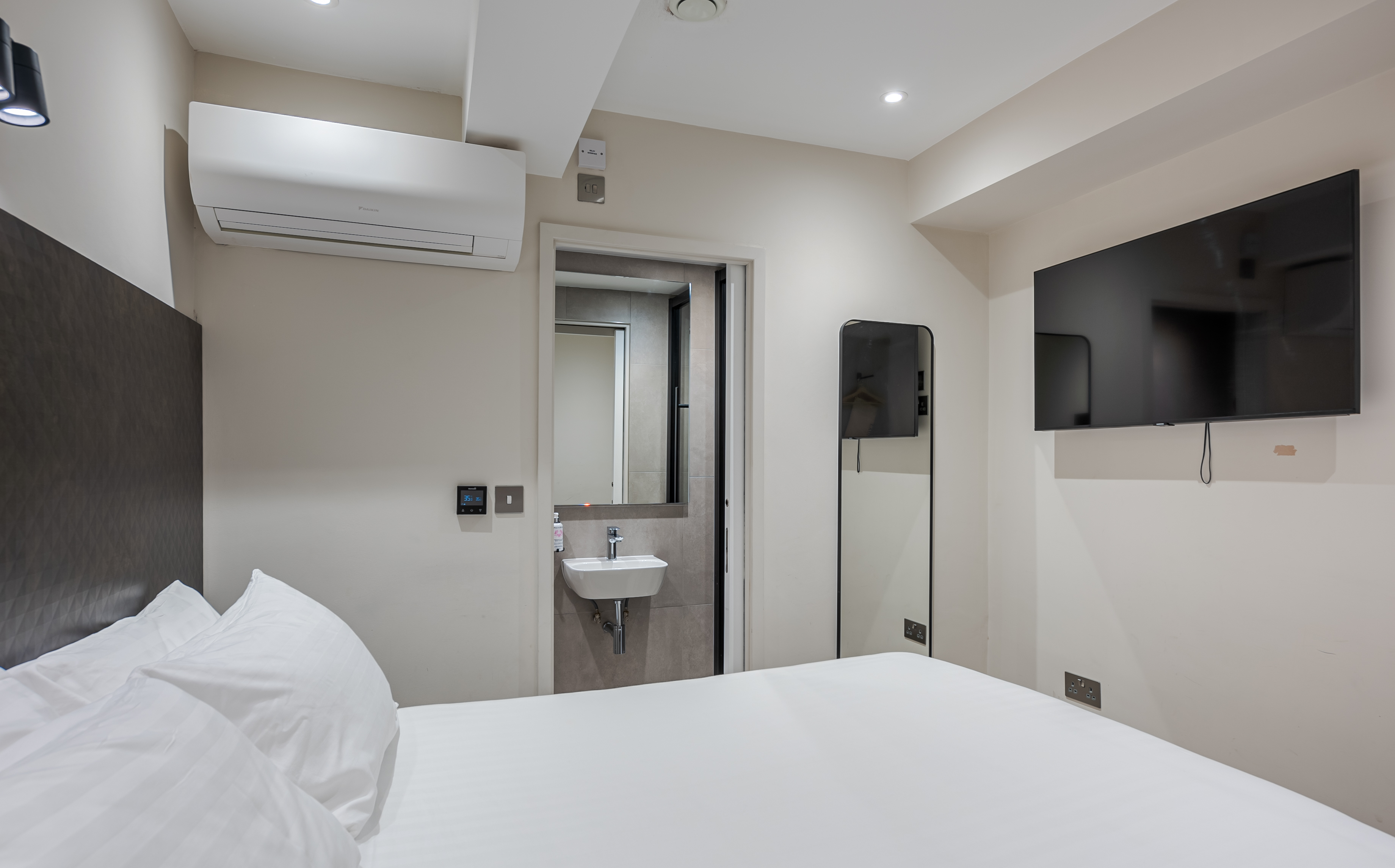 Economy, Double Bed, No Window