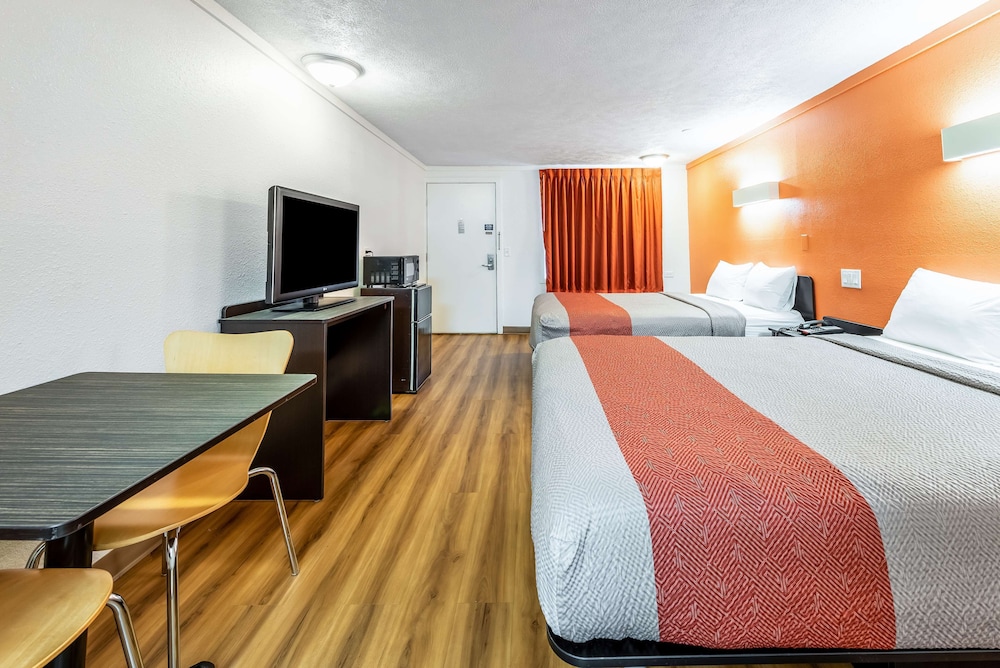 Motel6 Mansfield, OH 25/37