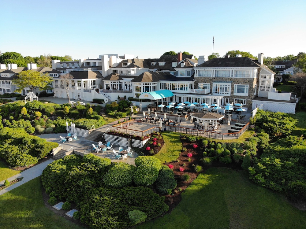 Waters Edge Resort Spa 44/50