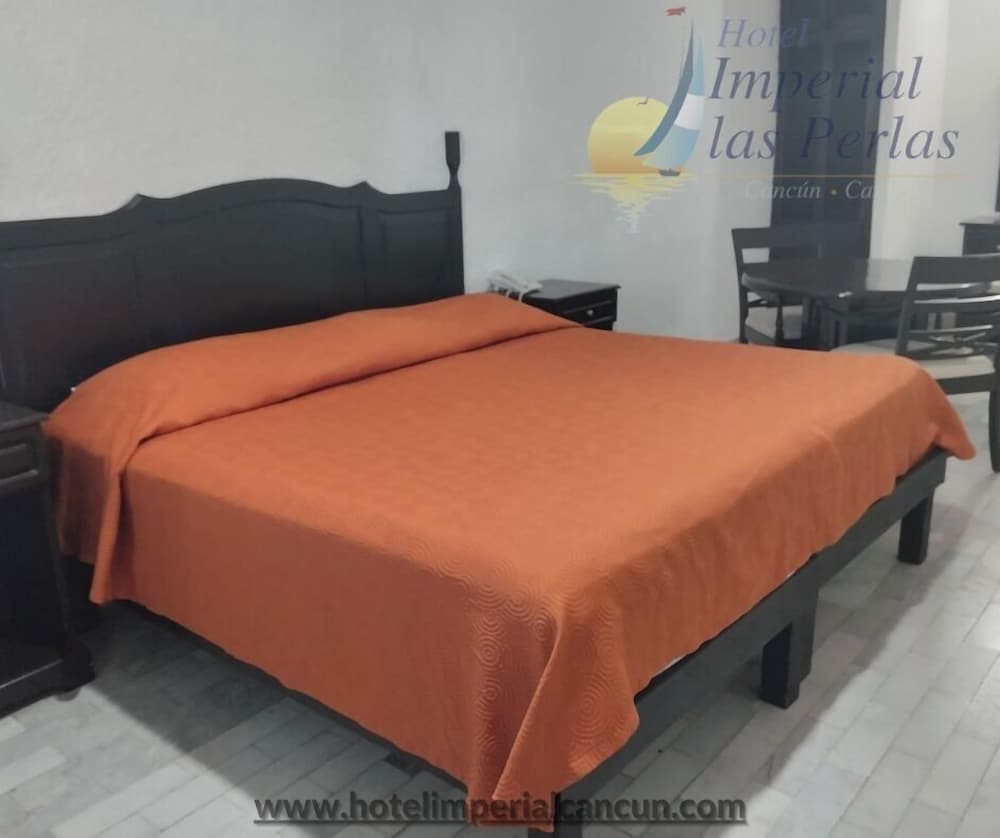 Standard, Queen Bed