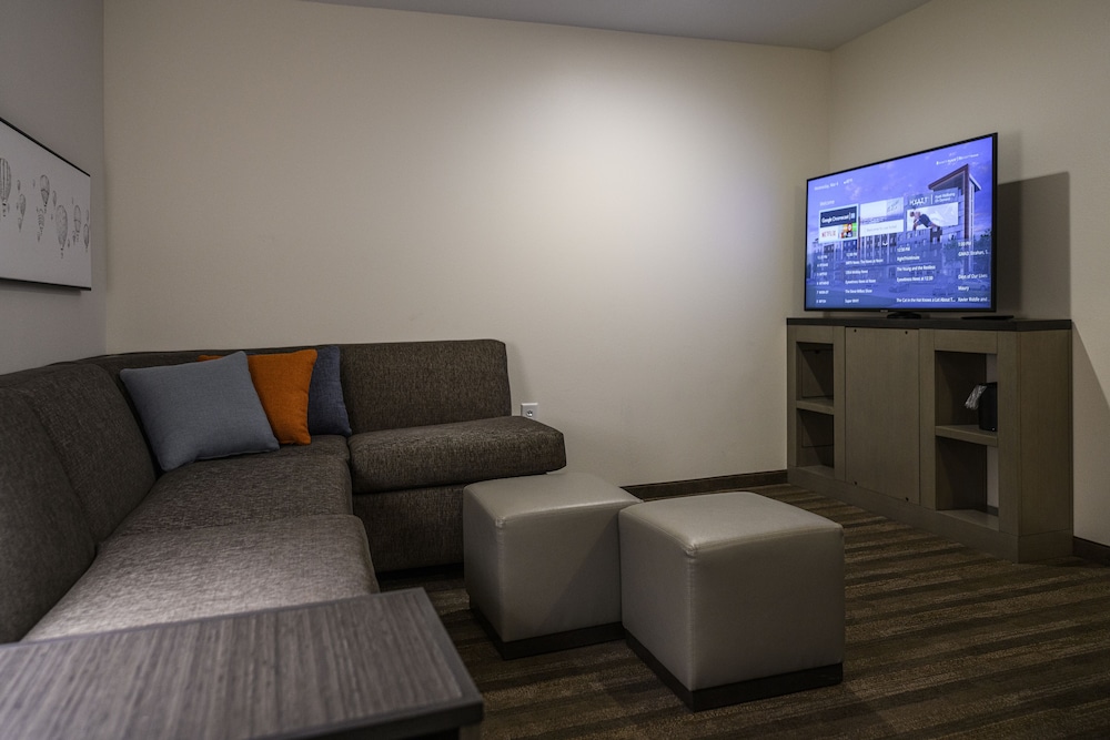 Hyatt House Indianapolis / Fishers 48/68