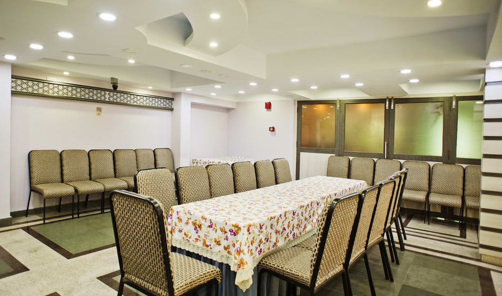 HOTEL SUDESH TOWER 35/37