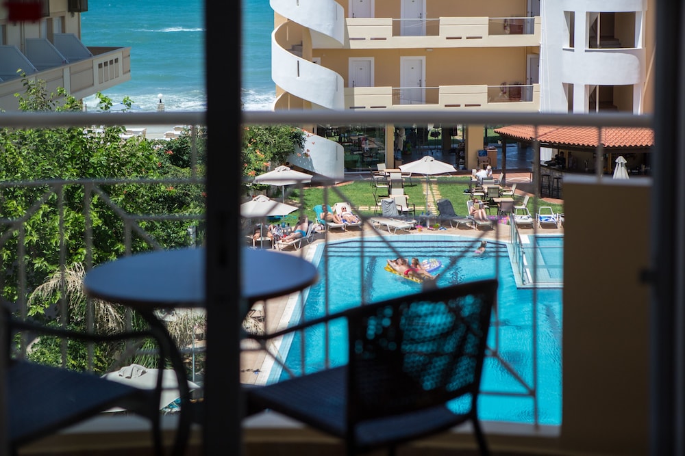 Sunny Bay Hotel 43/67