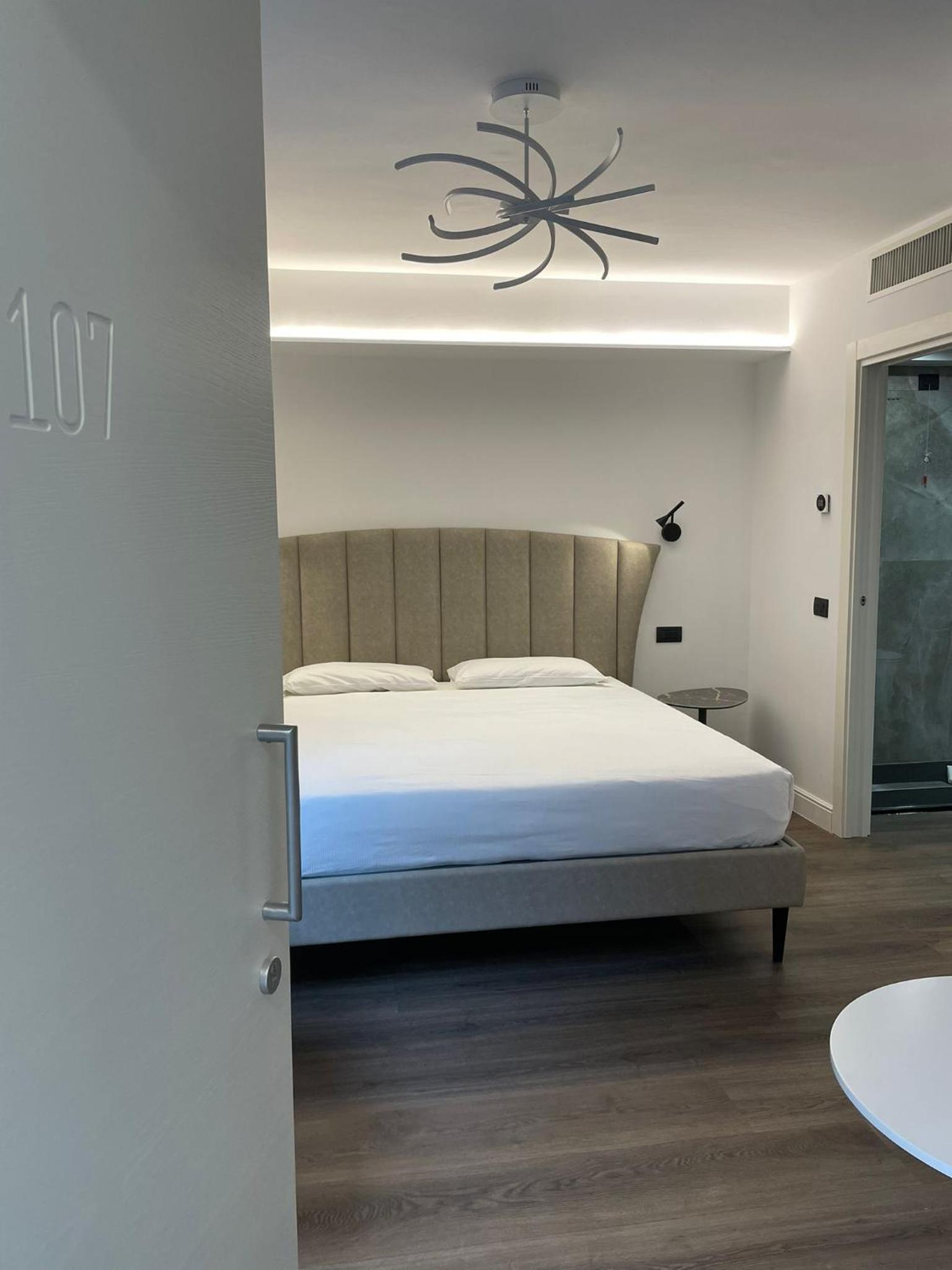 غرفة بسرير كوين، Hotel Zara Milano 7/10