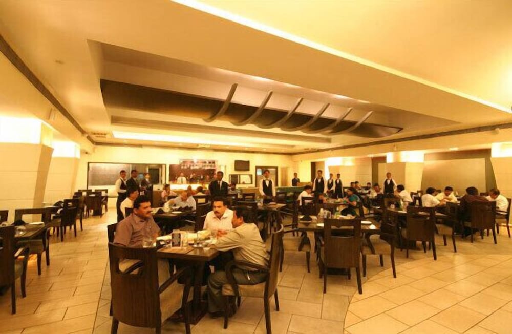 Hotel Dhiraj 15/19