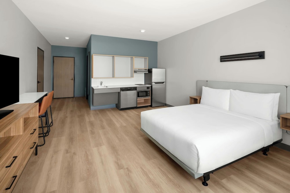 StudioRes by Marriott Fort Myers Airport 6/21