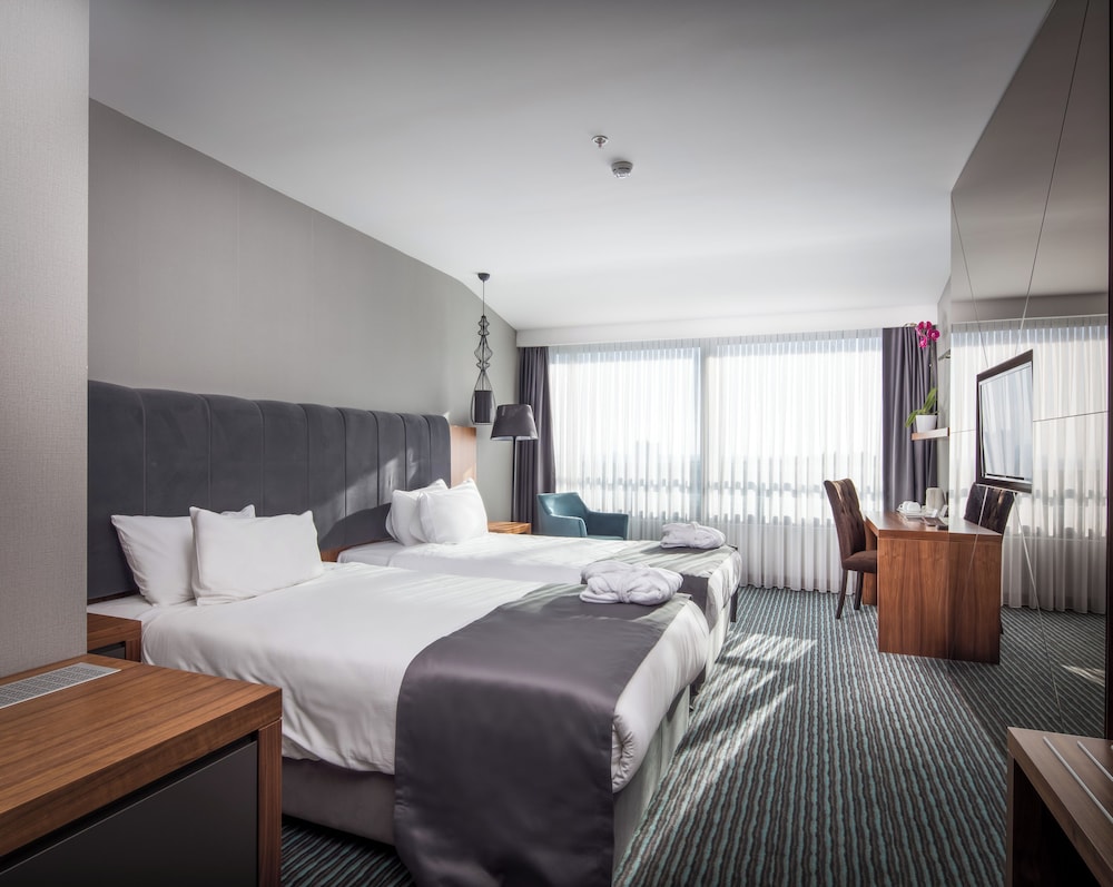 Deluxe, Twin Beds, 2 Murphy Beds, Sea View