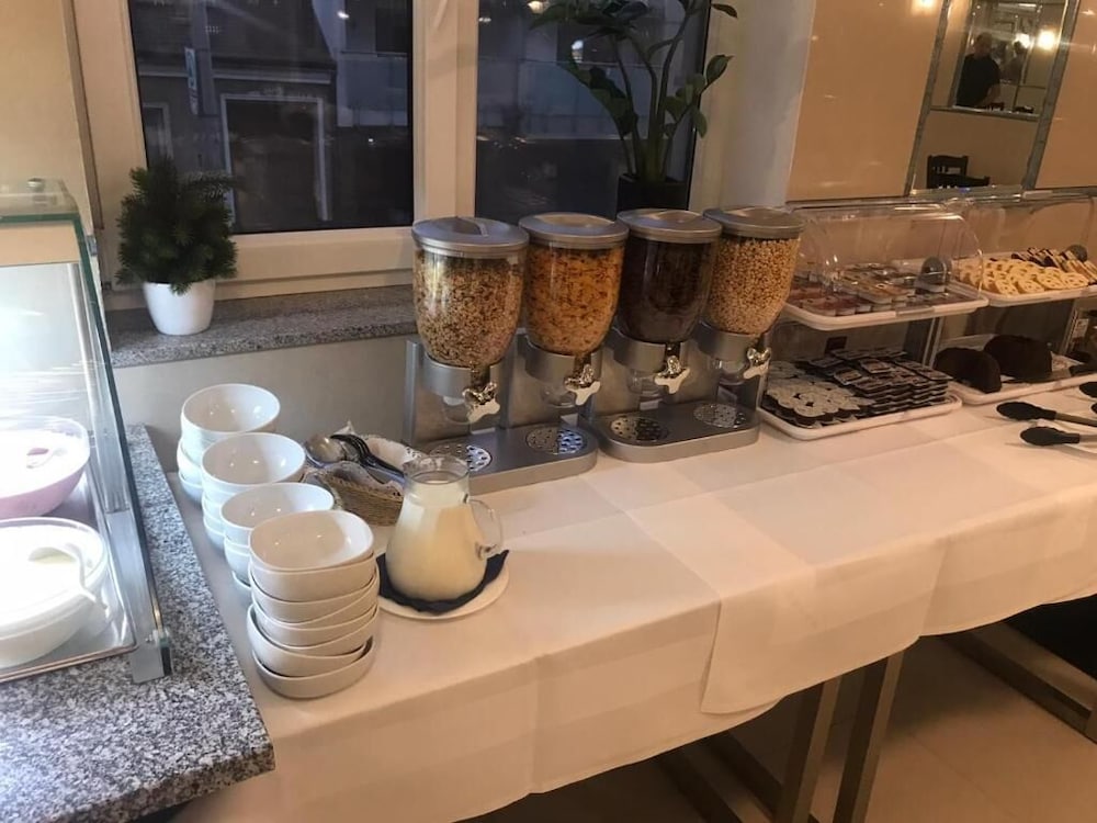 restaurant cafeteria