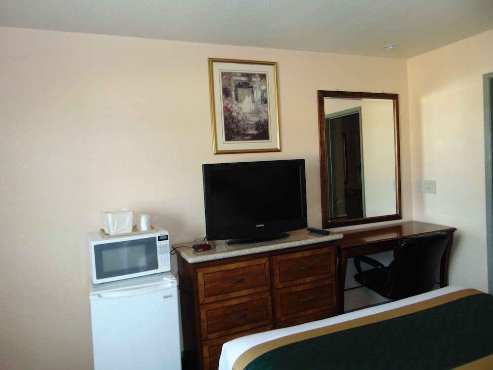 CORCORAN COUNTRY INN 34/48
