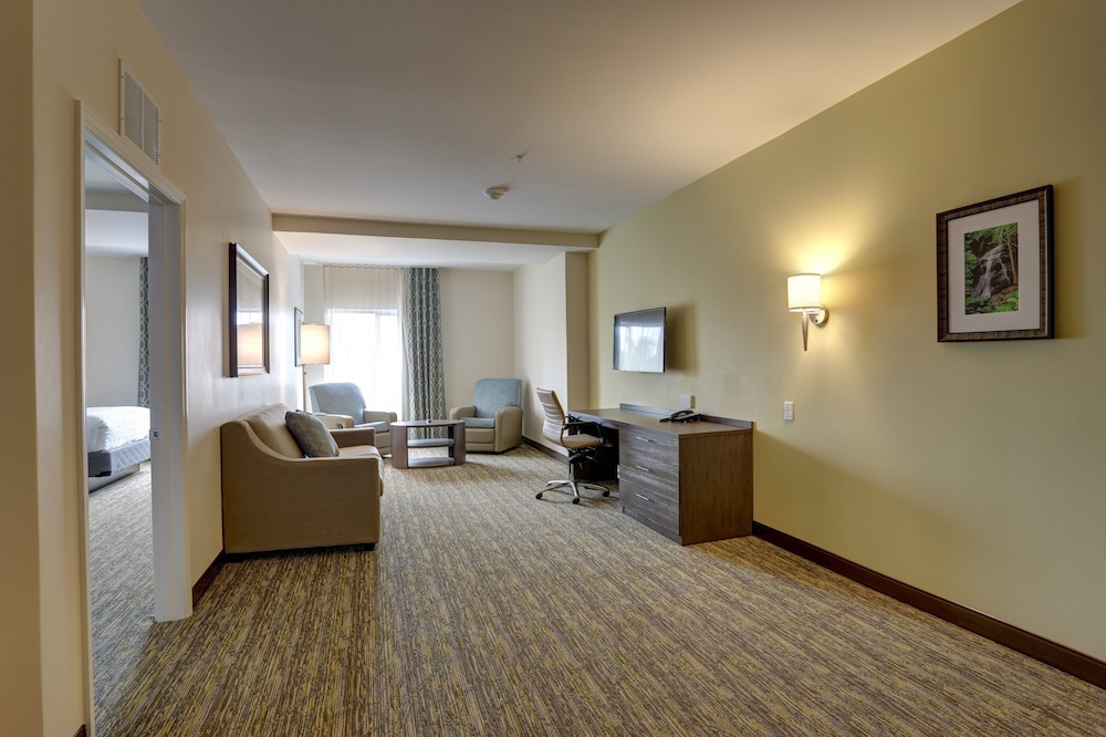 Candlewood Suites Safety Harbor 32/56