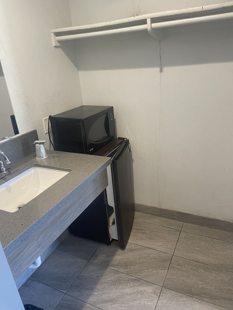 Days Inn By Wyndham Bakersfield Ca 54/55