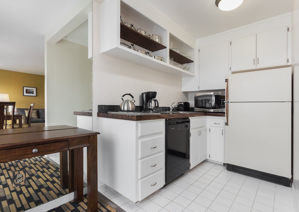 Suites At Fishermans Wharf 7/30